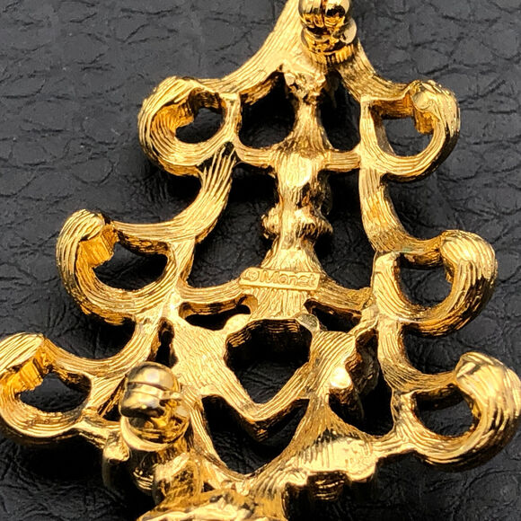 Vintage Monet Brooch Christmas Tree Multicolor Rhinestone Textured Gold Tone Pin - Picture 4 of 9